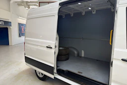valkoinen Volkswagen Crafter 2020 kuva 25.