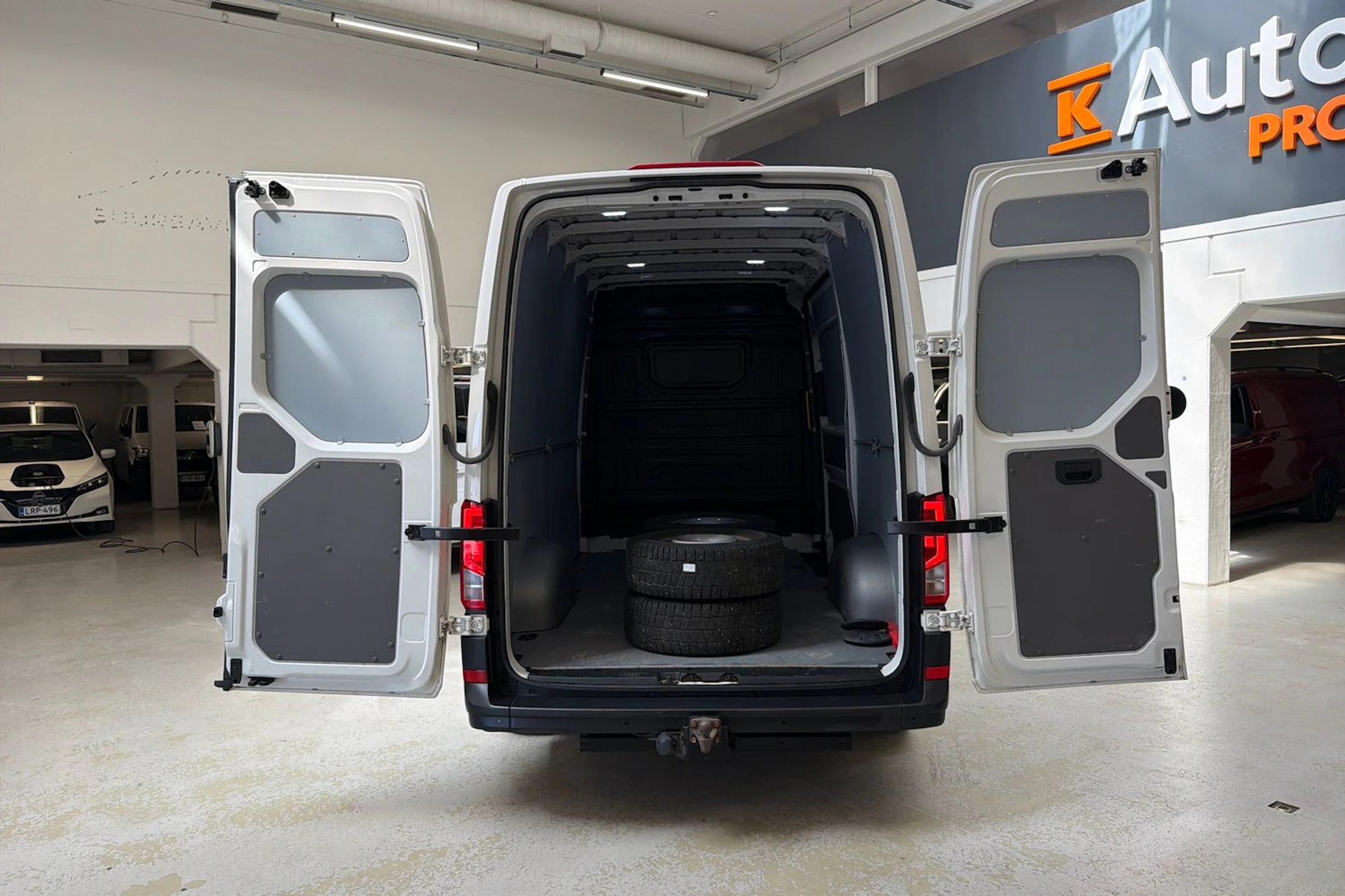 valkoinen Volkswagen Crafter 2020 kuva 28.