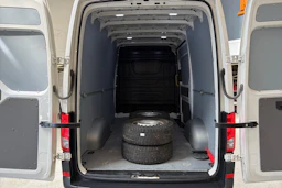 valkoinen Volkswagen Crafter 2020 kuva 29.