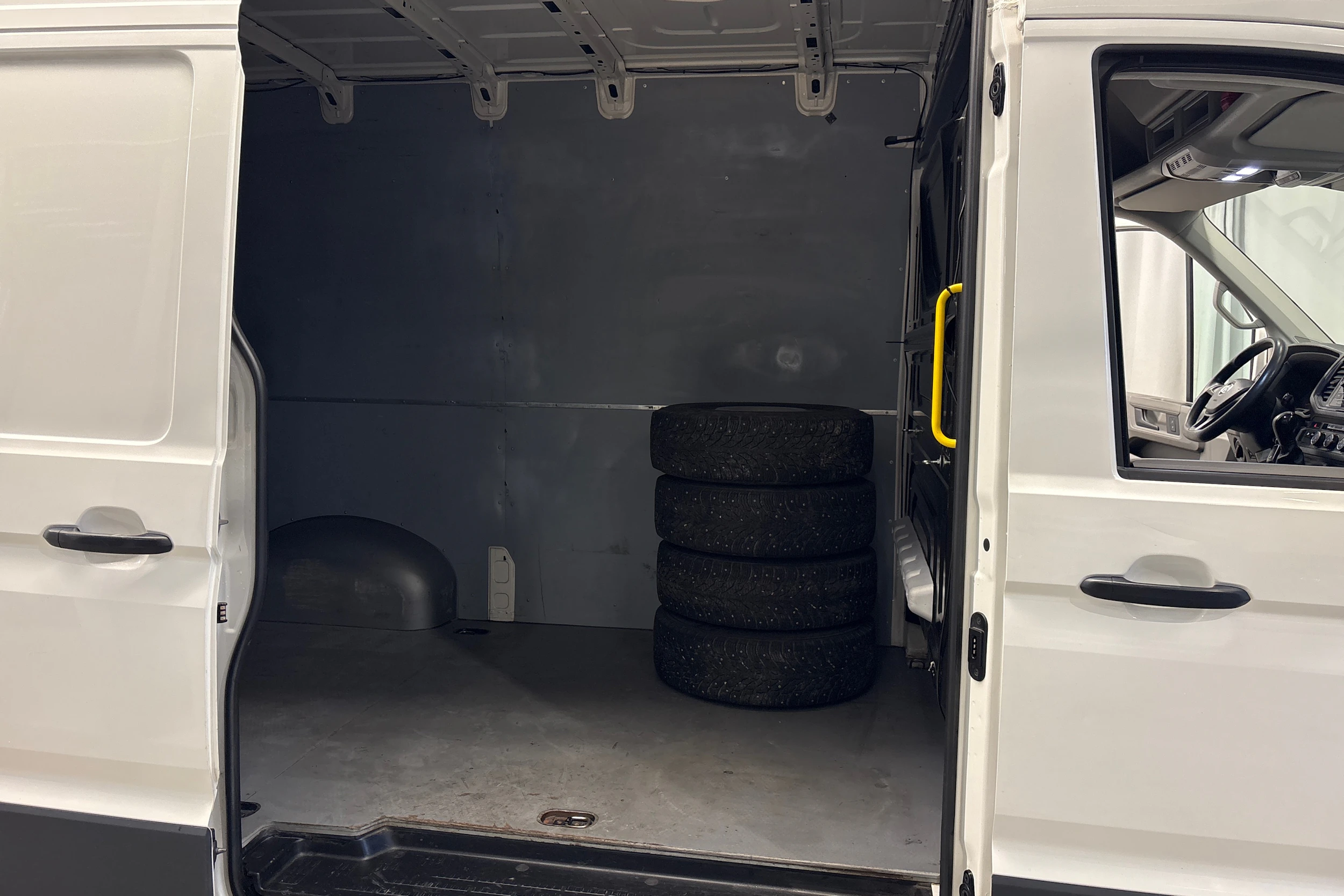 valkoinen Volkswagen Crafter 2020 kuva 11.