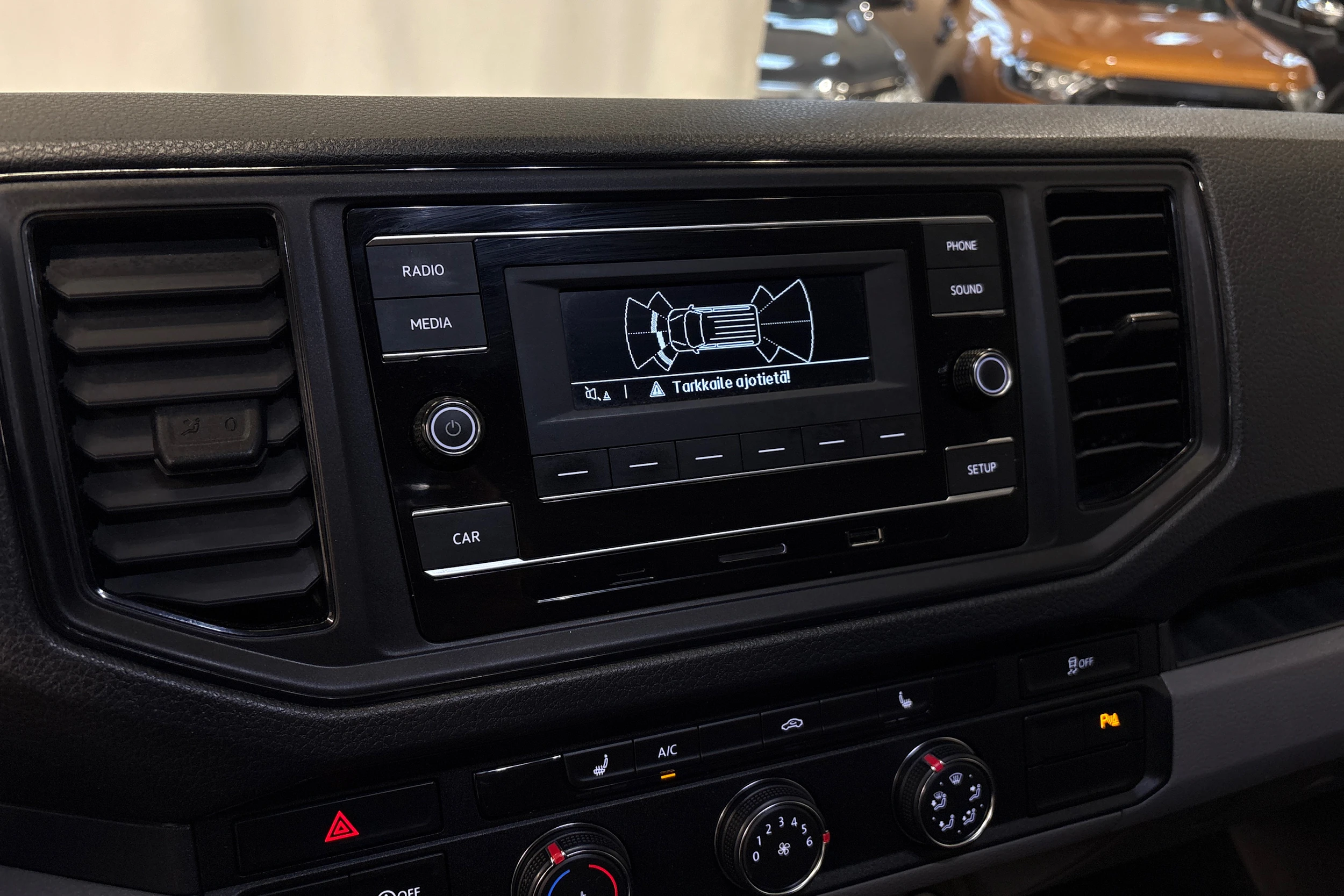 valkoinen Volkswagen Crafter 2020 kuva 15.