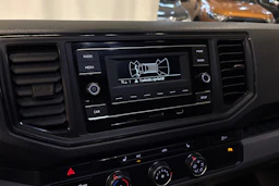 valkoinen Volkswagen Crafter 2020 kuva 15.