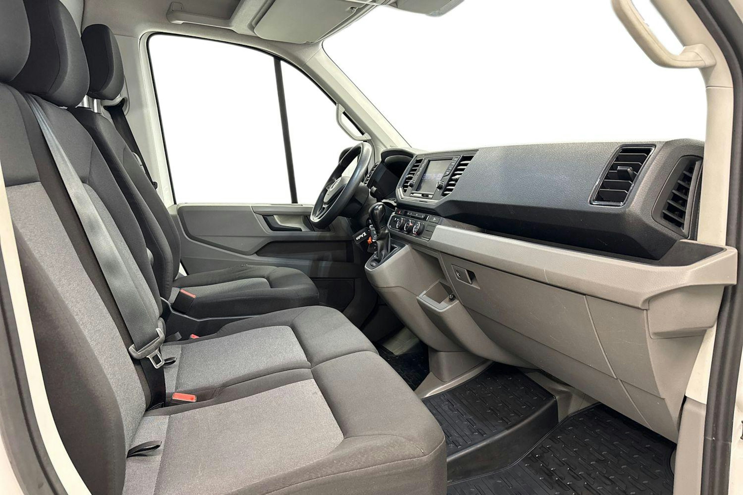 valkoinen Volkswagen Crafter 2020 kuva 9.