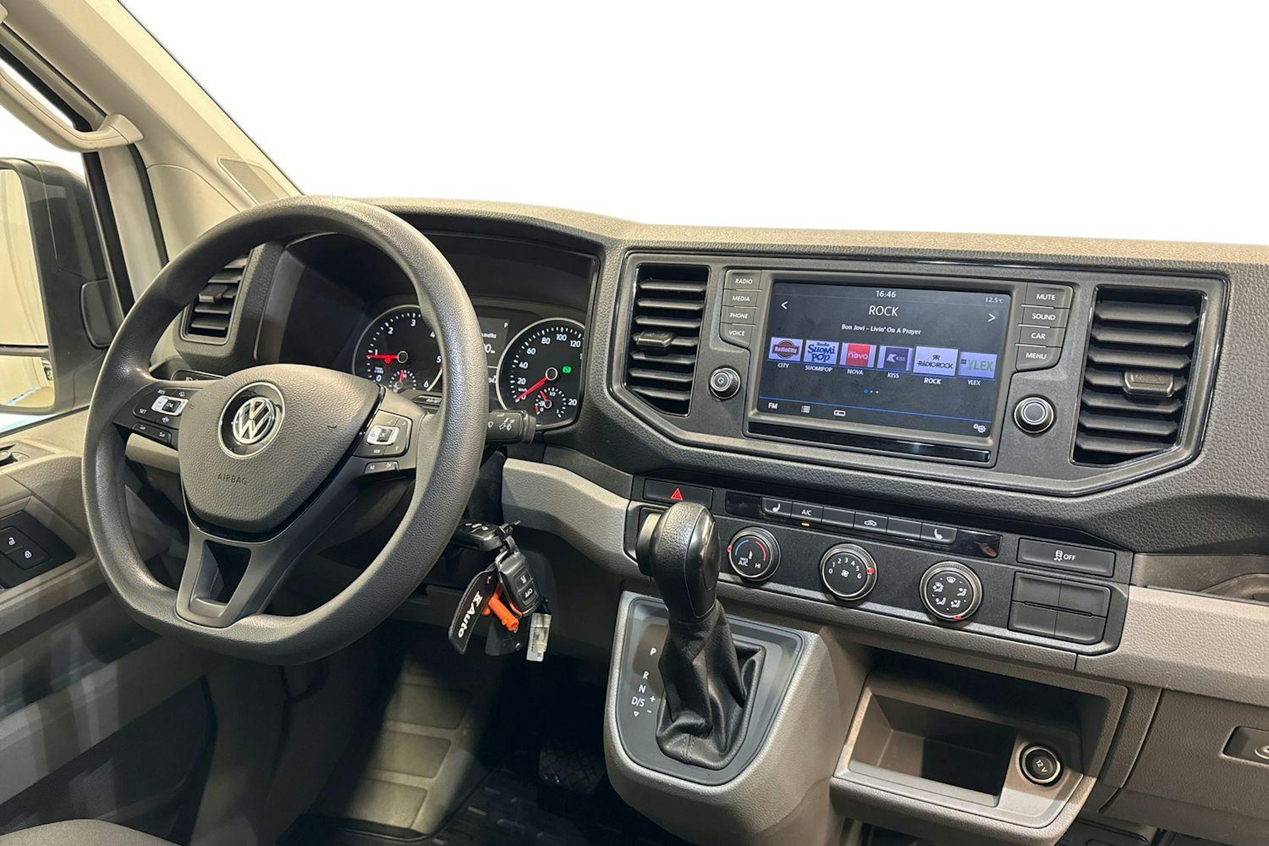 valkoinen Volkswagen Crafter 2020 kuva 10.