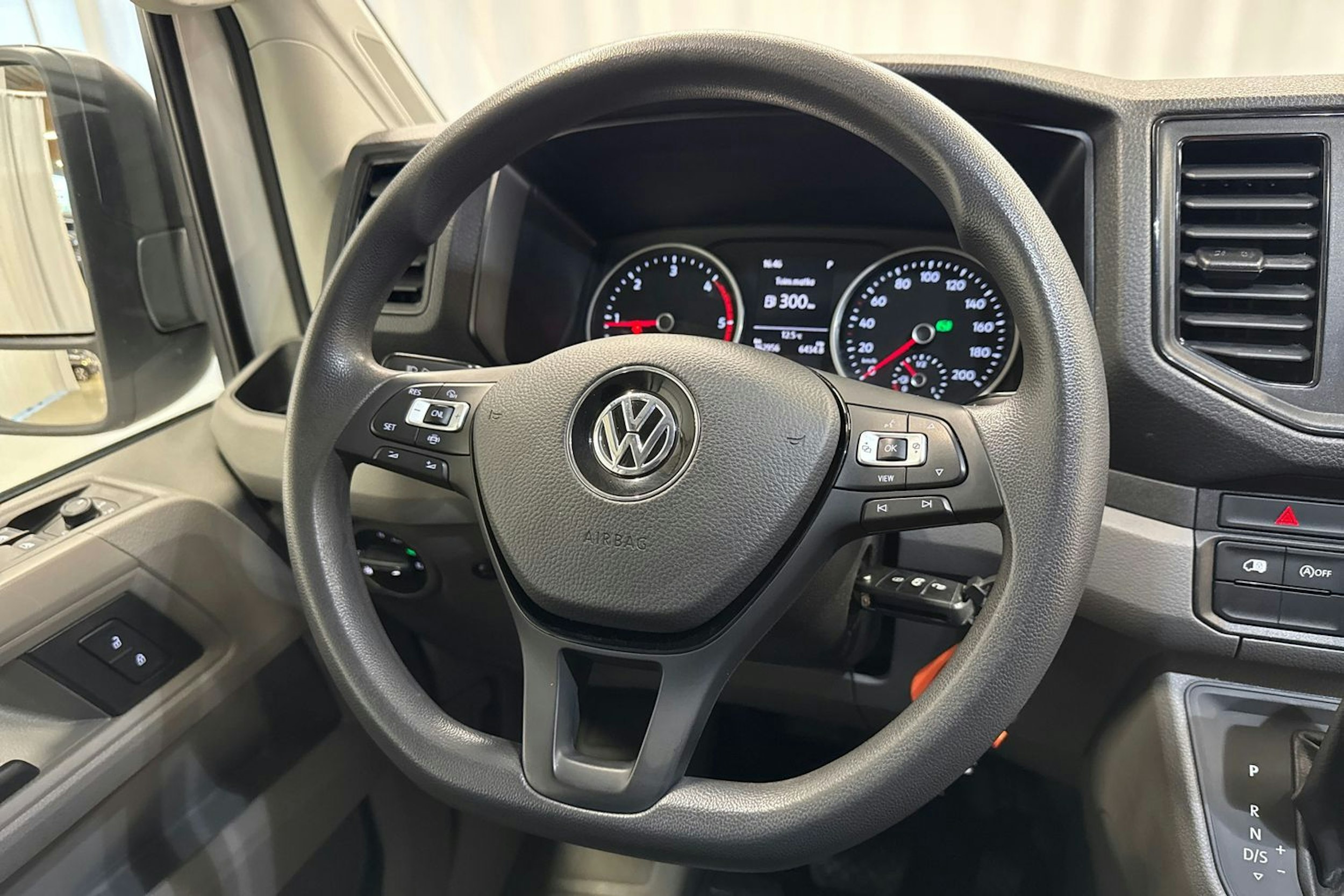 valkoinen Volkswagen Crafter 2020 kuva 13.
