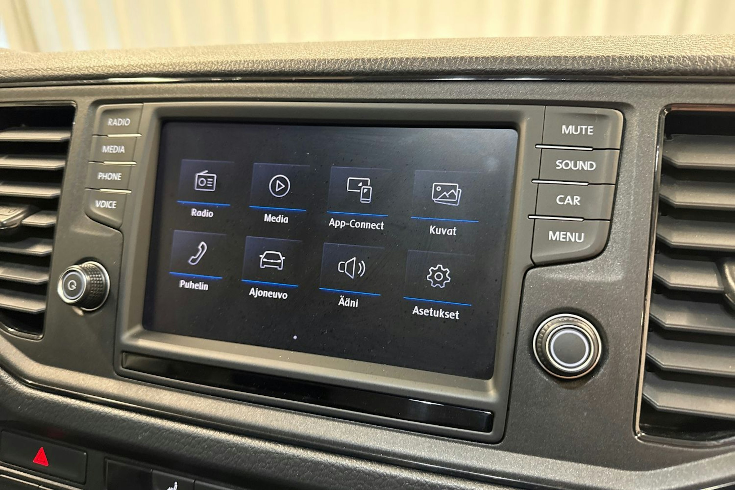 valkoinen Volkswagen Crafter 2020 kuva 16.