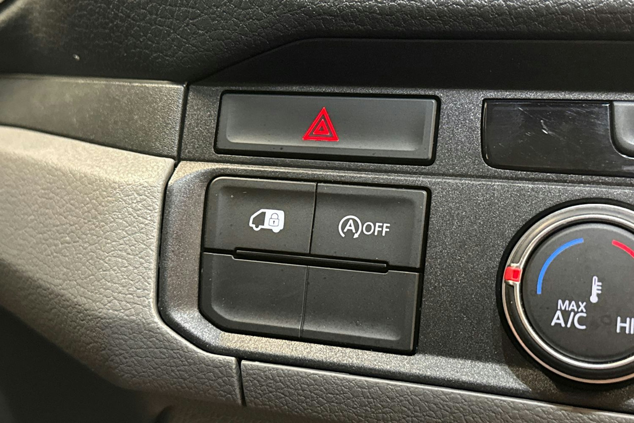valkoinen Volkswagen Crafter 2020 kuva 19.