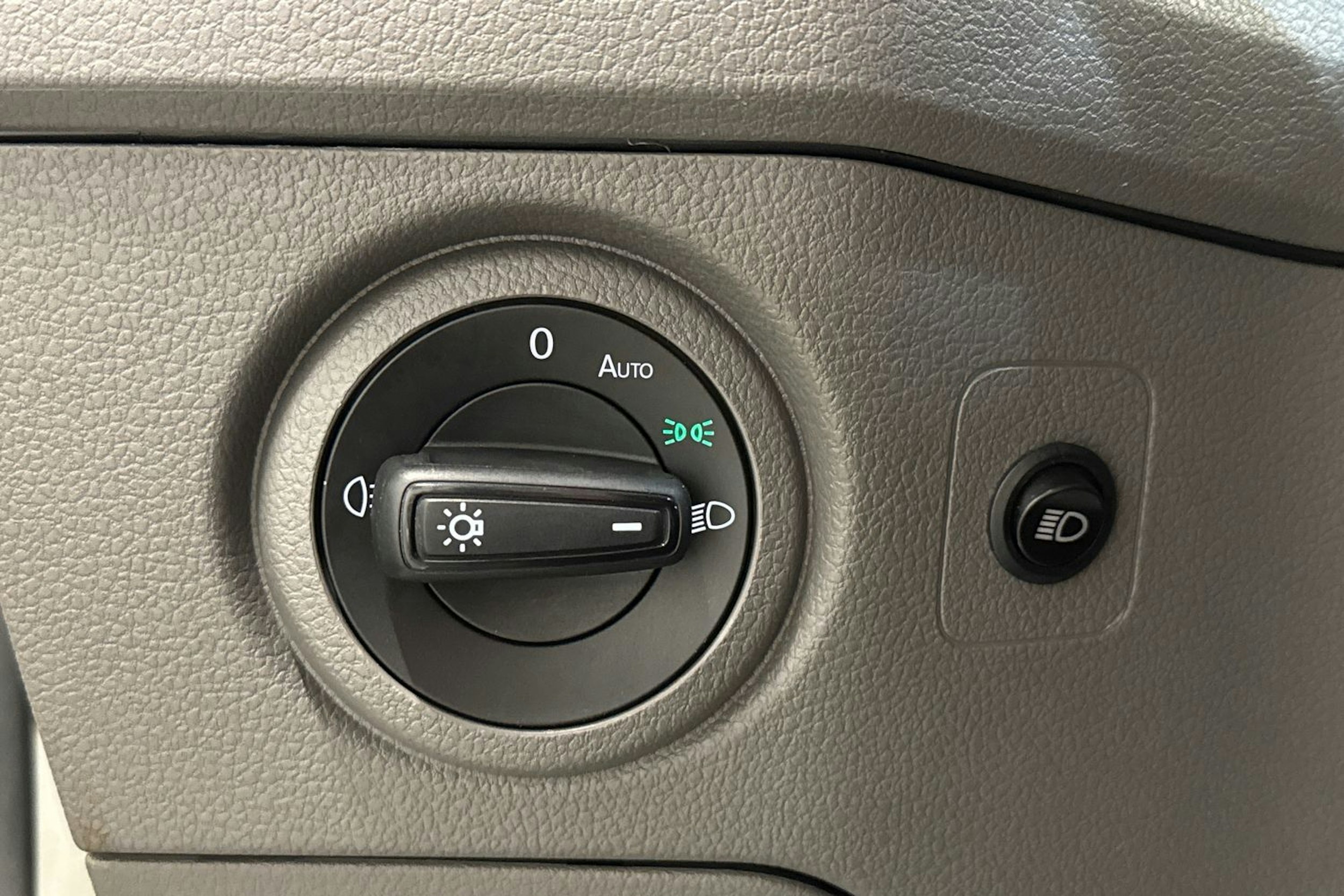 valkoinen Volkswagen Crafter 2020 kuva 20.