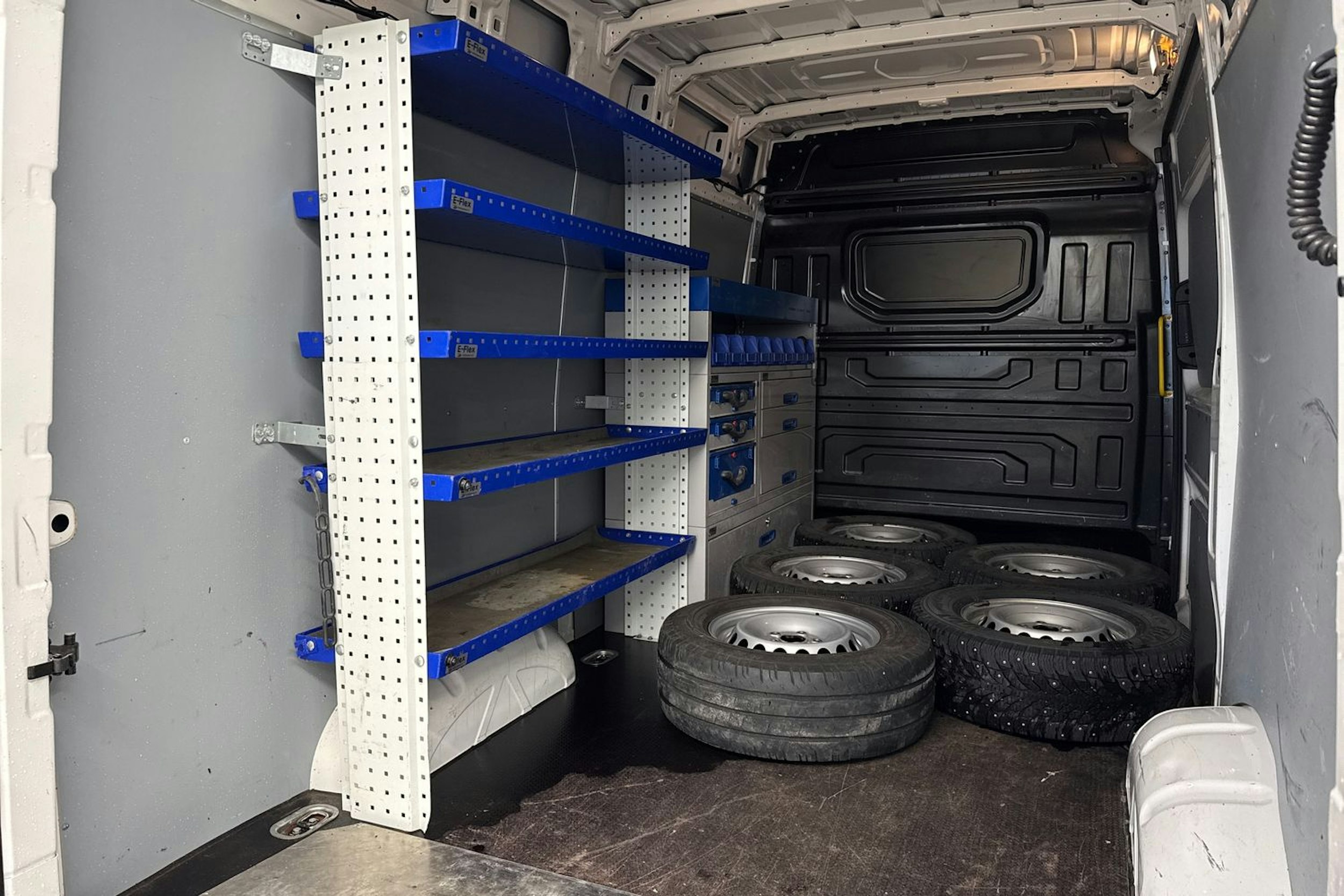 valkoinen Volkswagen Crafter 2020 kuva 24.