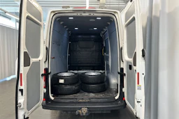 Valkoinen Volkswagen CRAFTER 2020 kuva 10.