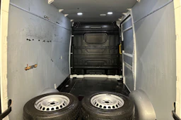 Valkoinen Volkswagen CRAFTER 2020 kuva 11.