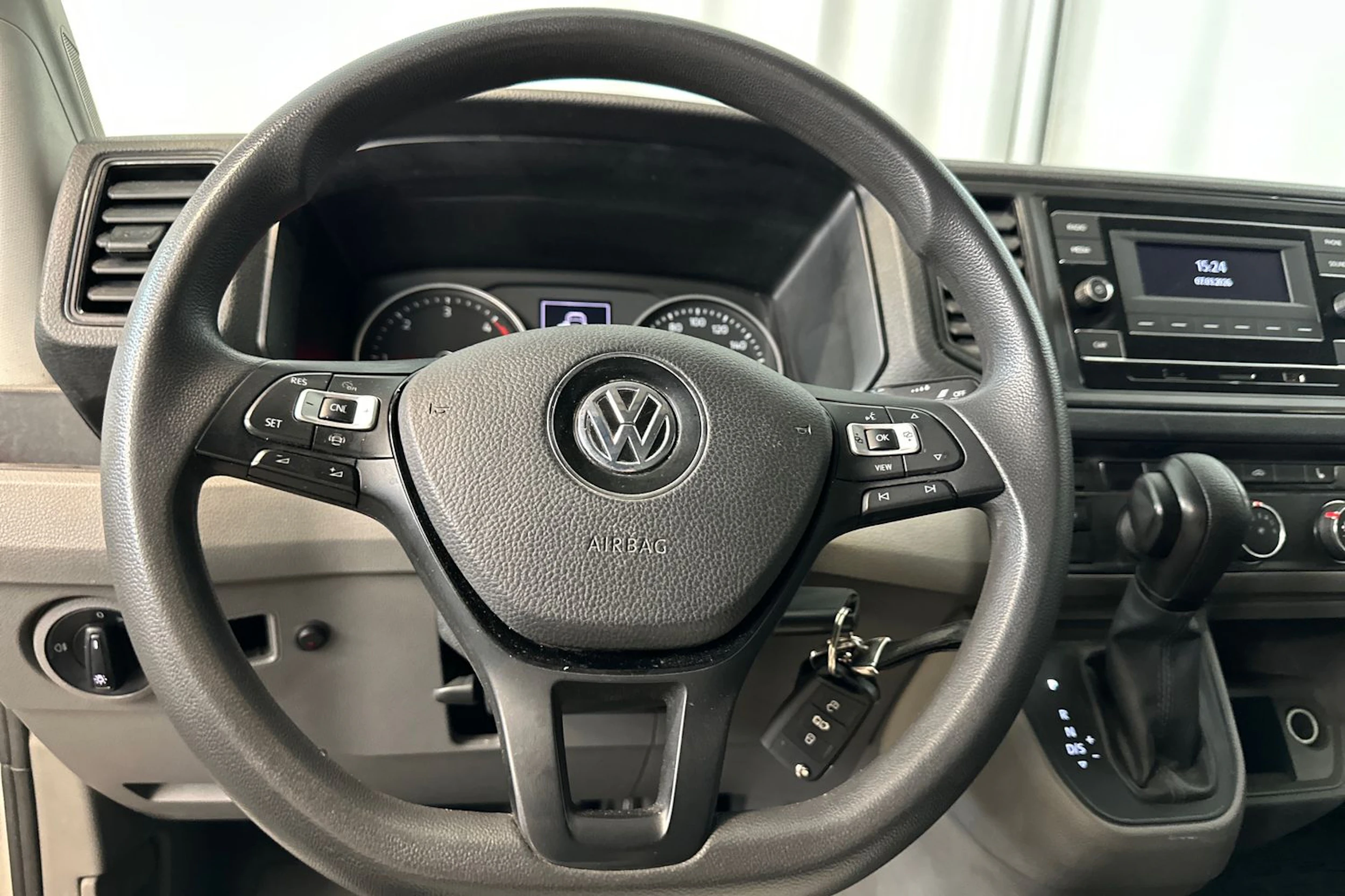 Valkoinen Volkswagen CRAFTER 2020 kuva 14.