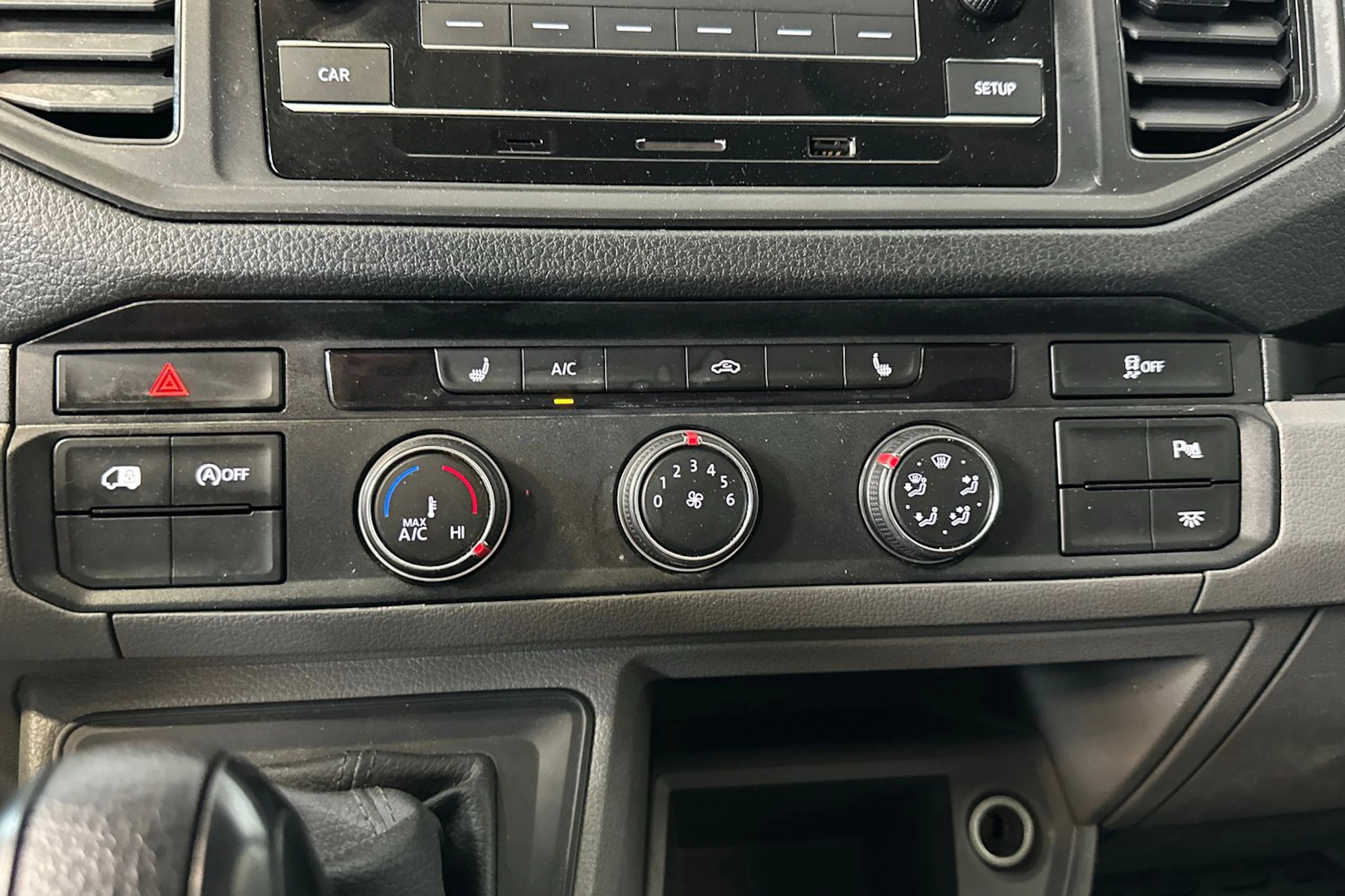 Valkoinen Volkswagen CRAFTER 2020 kuva 16.