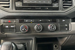 Valkoinen Volkswagen CRAFTER 2020 kuva 16.