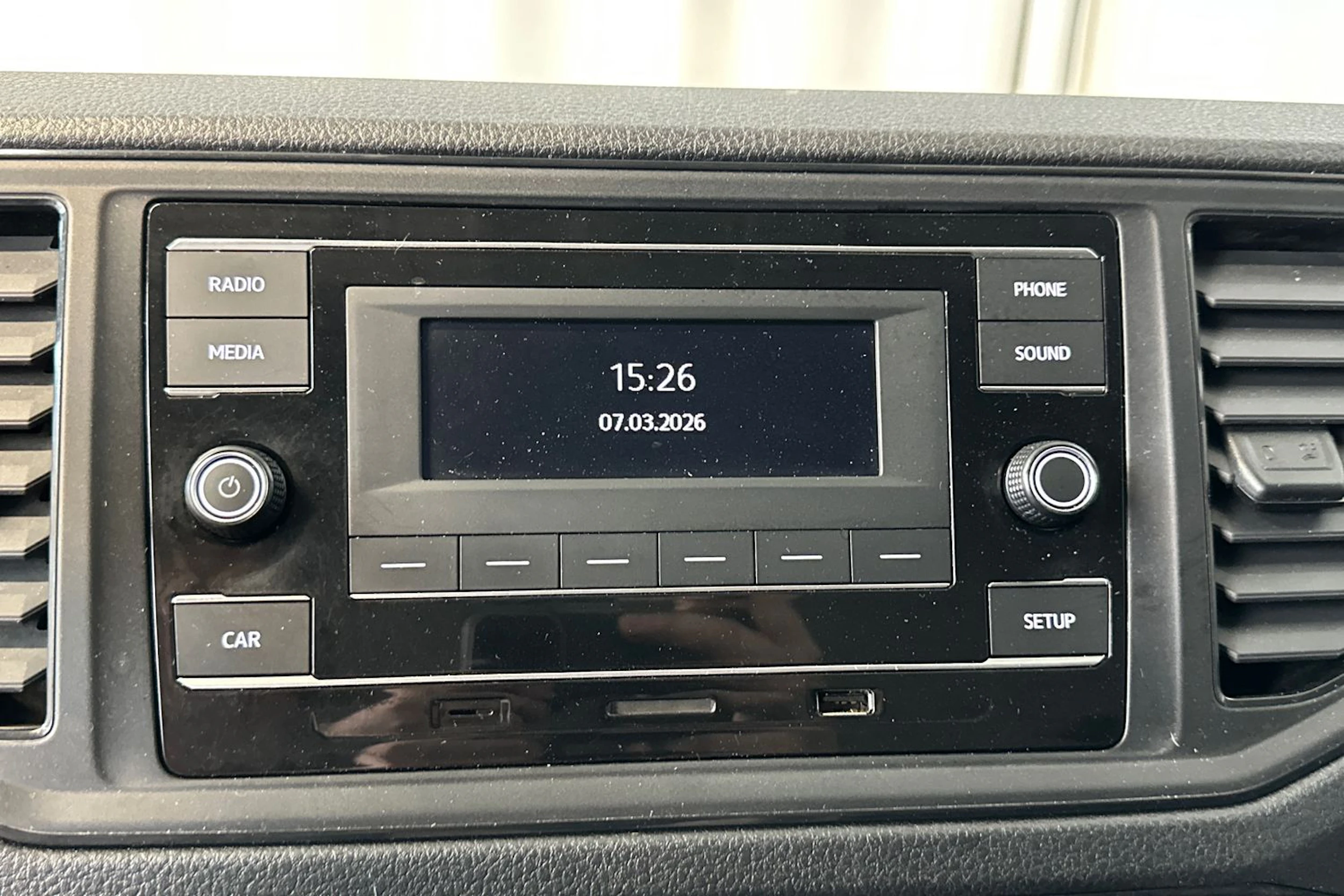 Valkoinen Volkswagen CRAFTER 2020 kuva 17.