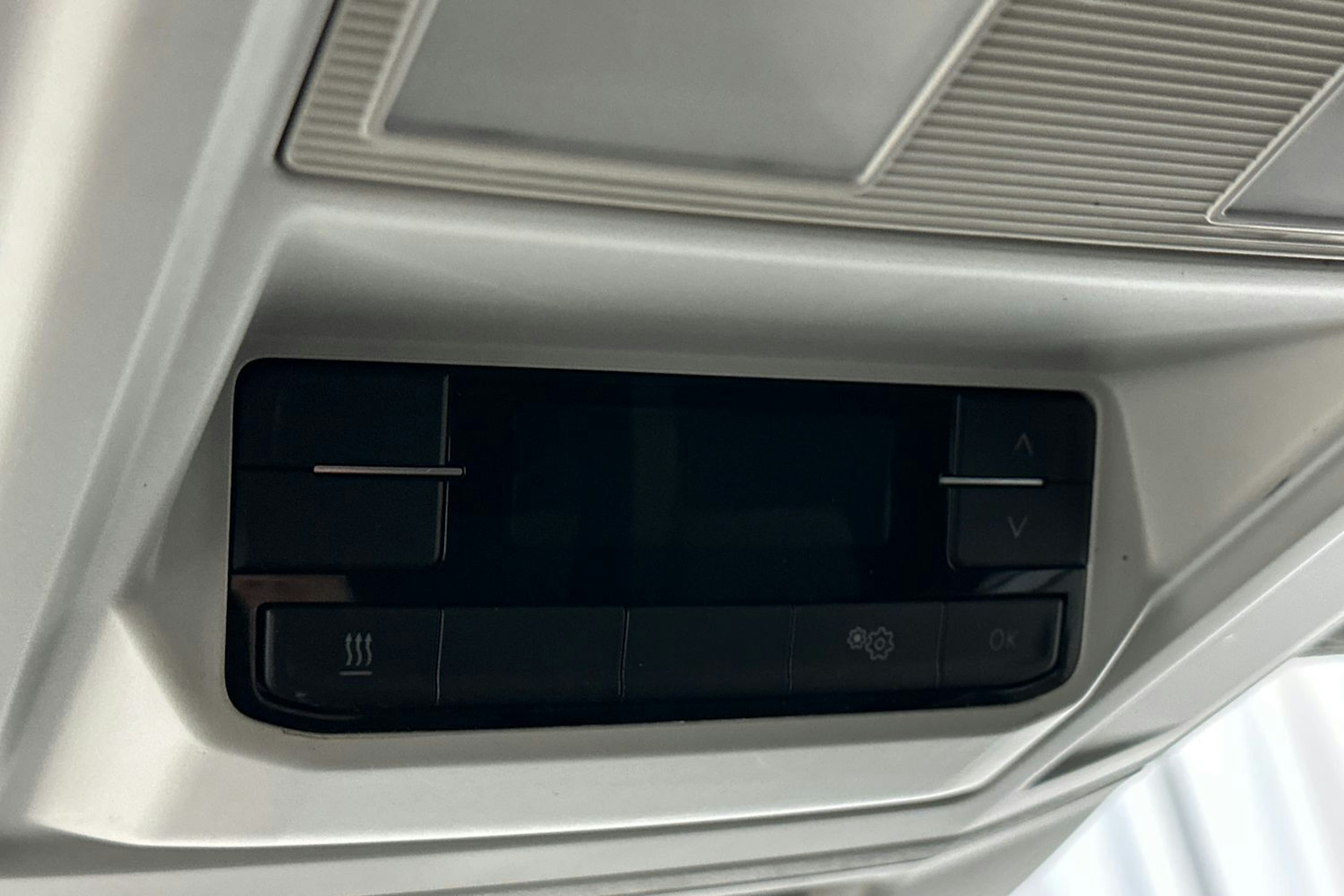 valkoinen Volkswagen Crafter 2020 kuva 22.