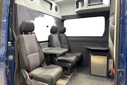 sininen Volkswagen Crafter 2020 kuva 3.