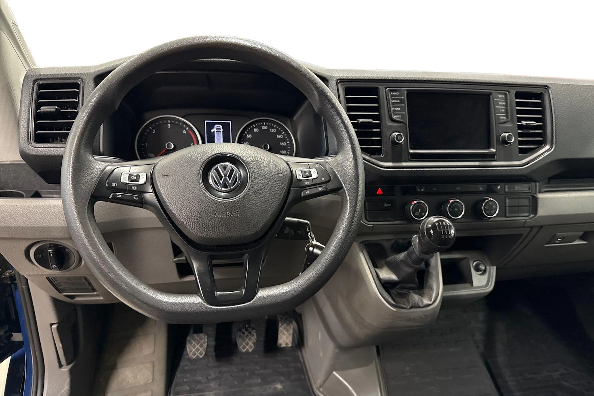 sininen Volkswagen Crafter 2020 kuva 9.