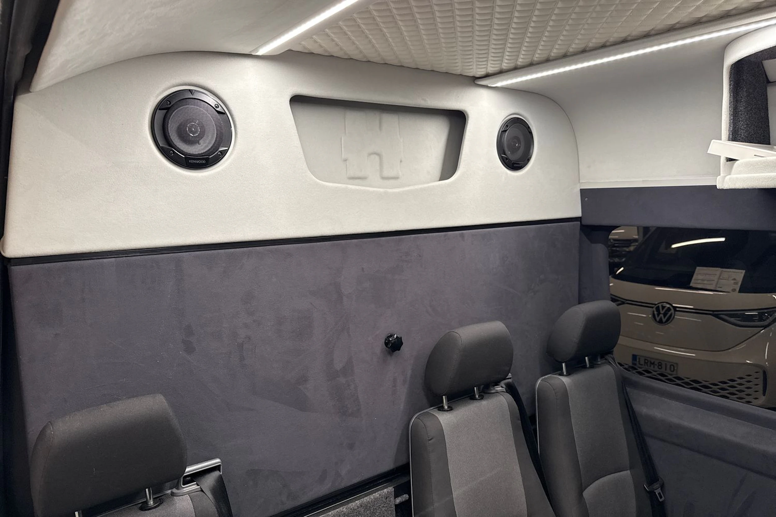 sininen Volkswagen Crafter 2020 kuva 16.
