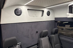 sininen Volkswagen Crafter 2020 kuva 16.