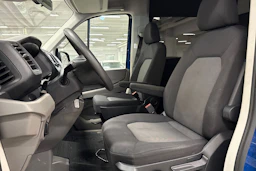 sininen Volkswagen Crafter 2020 kuva 18.