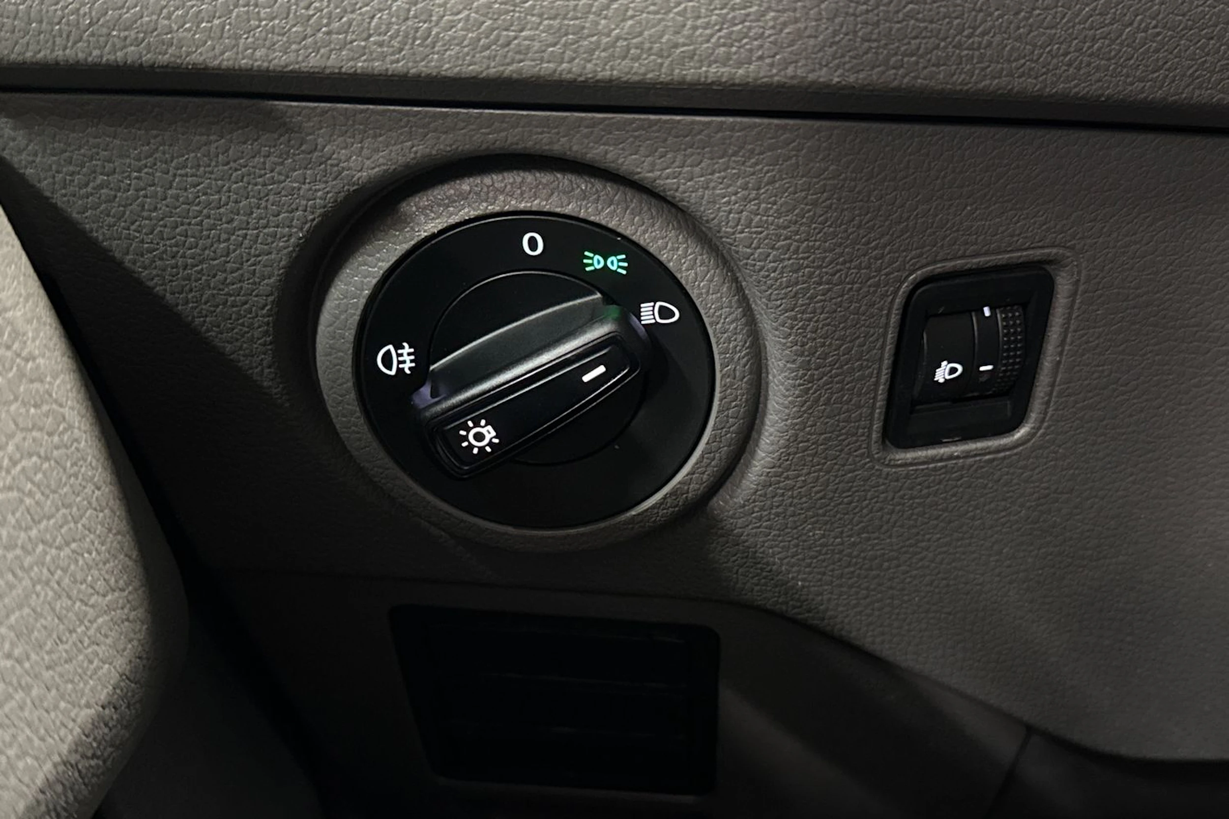 sininen Volkswagen Crafter 2020 kuva 22.