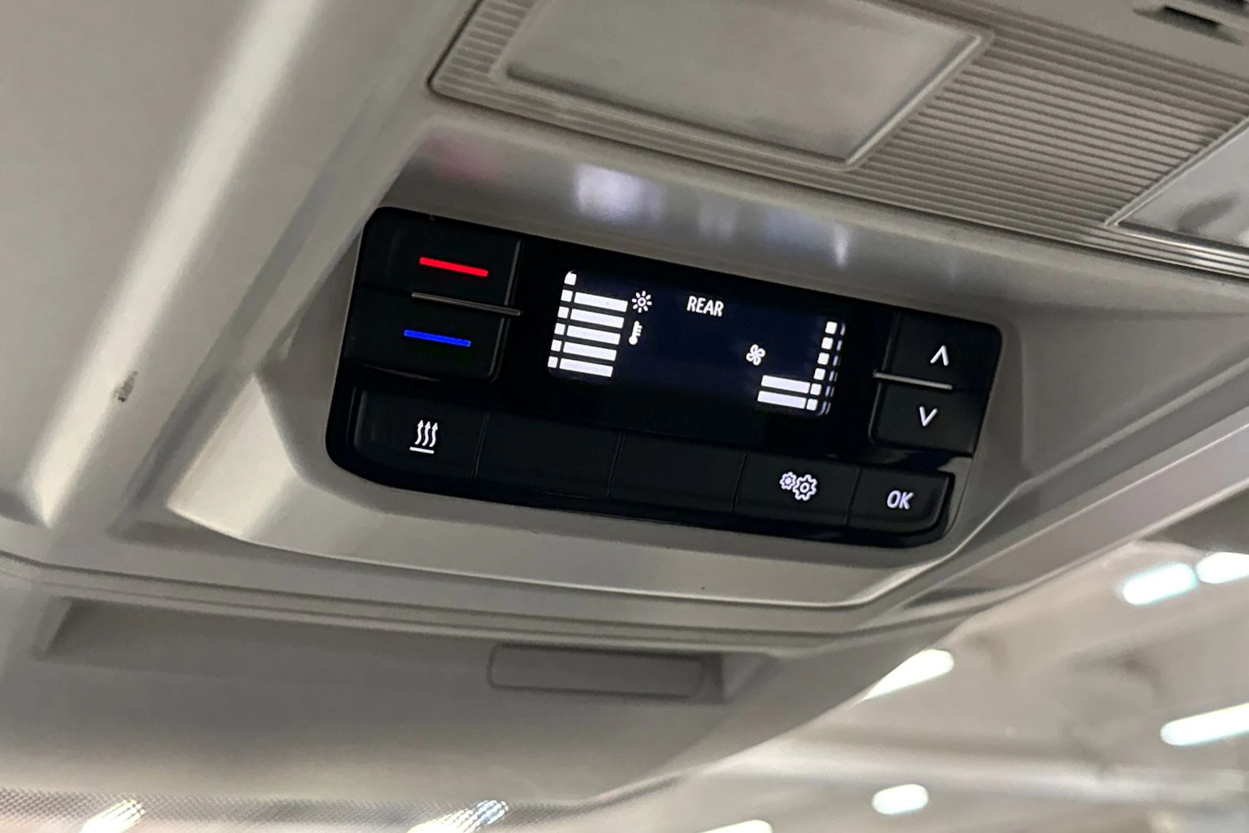 sininen Volkswagen Crafter 2020 kuva 24.