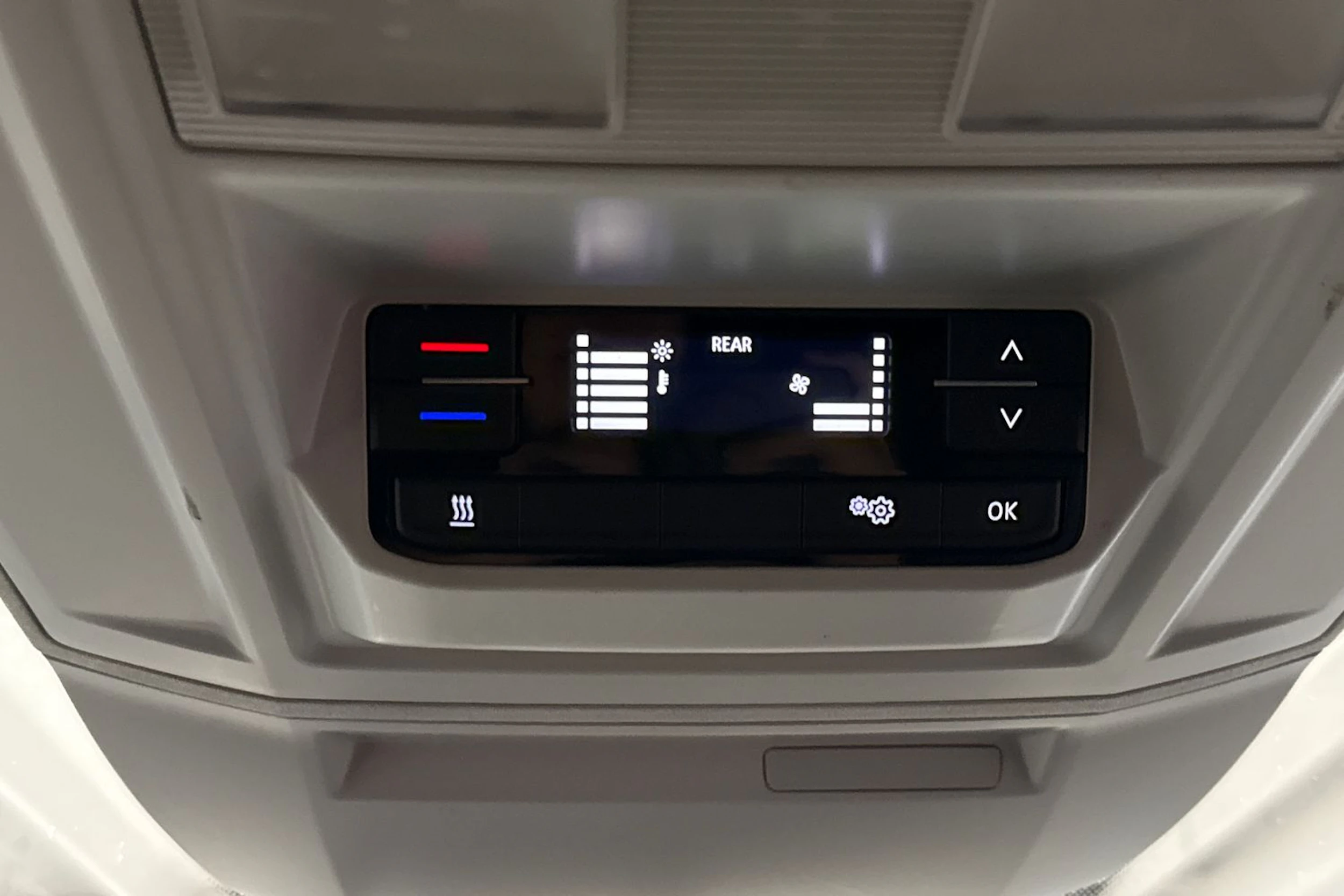sininen Volkswagen Crafter 2020 kuva 30.