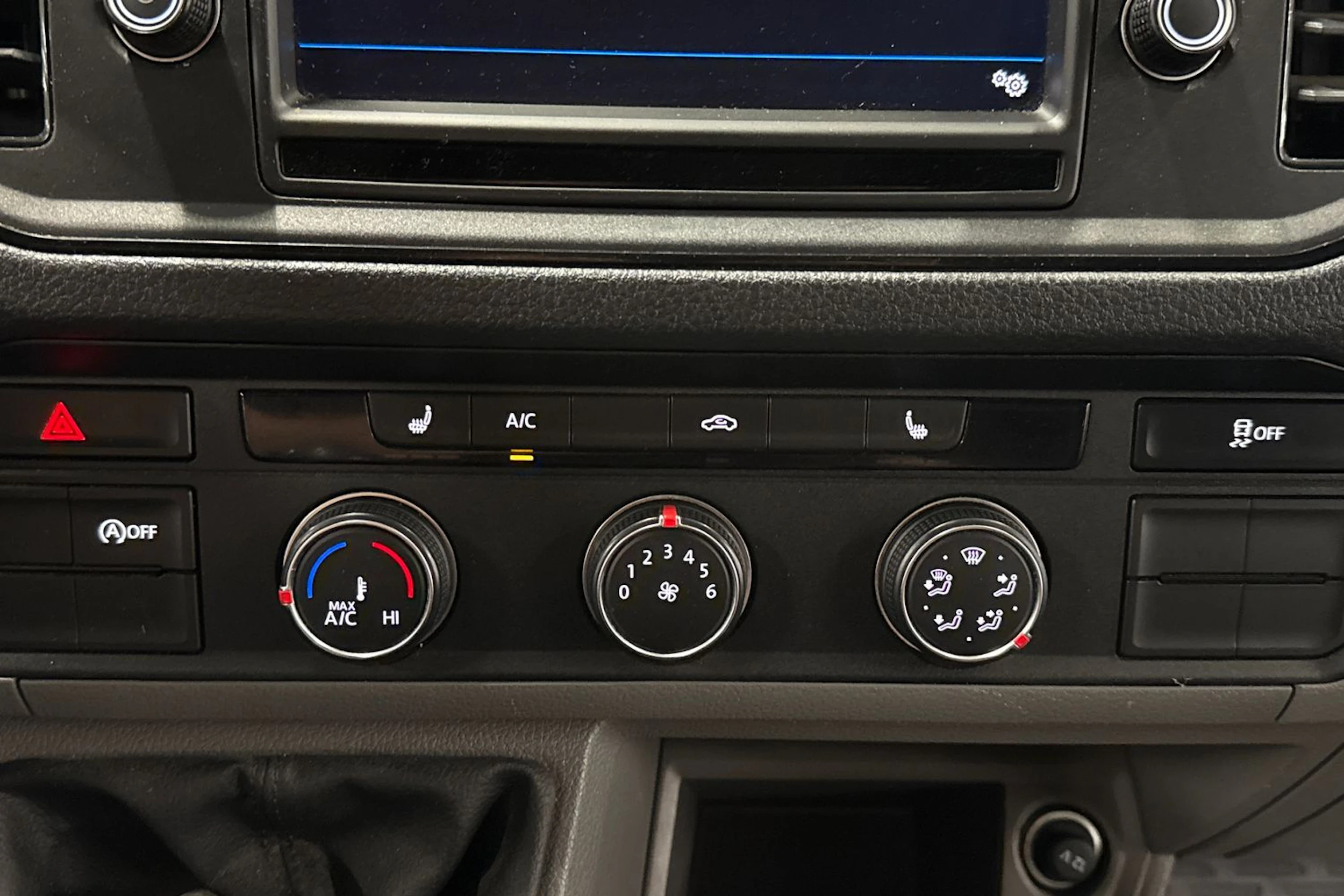sininen Volkswagen Crafter 2020 kuva 31.
