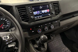 sininen Volkswagen Crafter 2020 kuva 32.