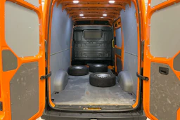 oranssi Volkswagen Crafter 2020 kuva 15.