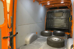 oranssi Volkswagen Crafter 2020 kuva 16.