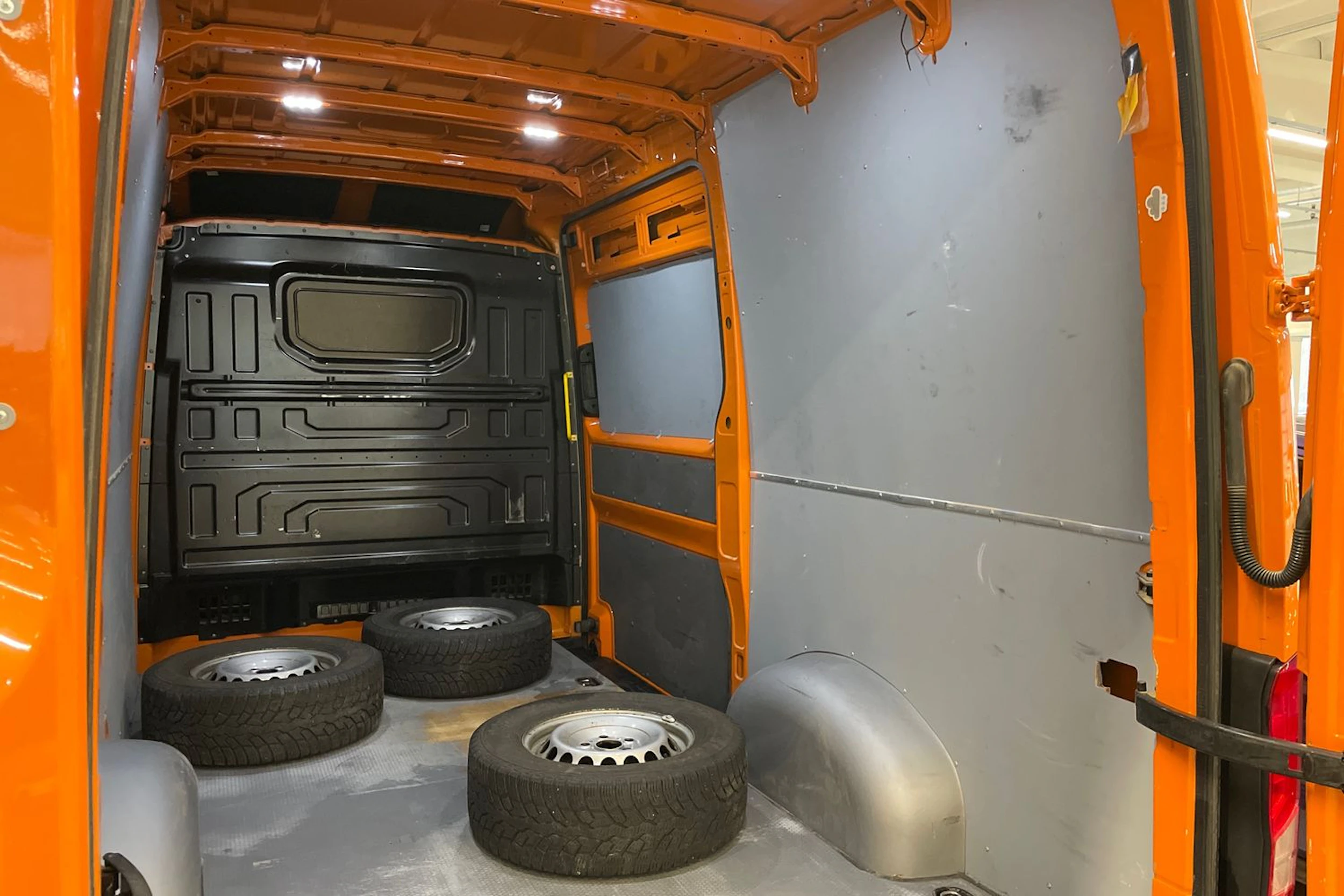 oranssi Volkswagen Crafter 2020 kuva 17.