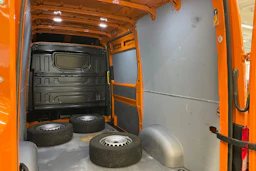oranssi Volkswagen Crafter 2020 kuva 17.