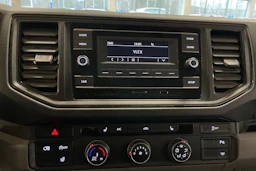 oranssi Volkswagen Crafter 2020 kuva 19.