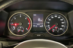 oranssi Volkswagen Crafter 2020 kuva 22.