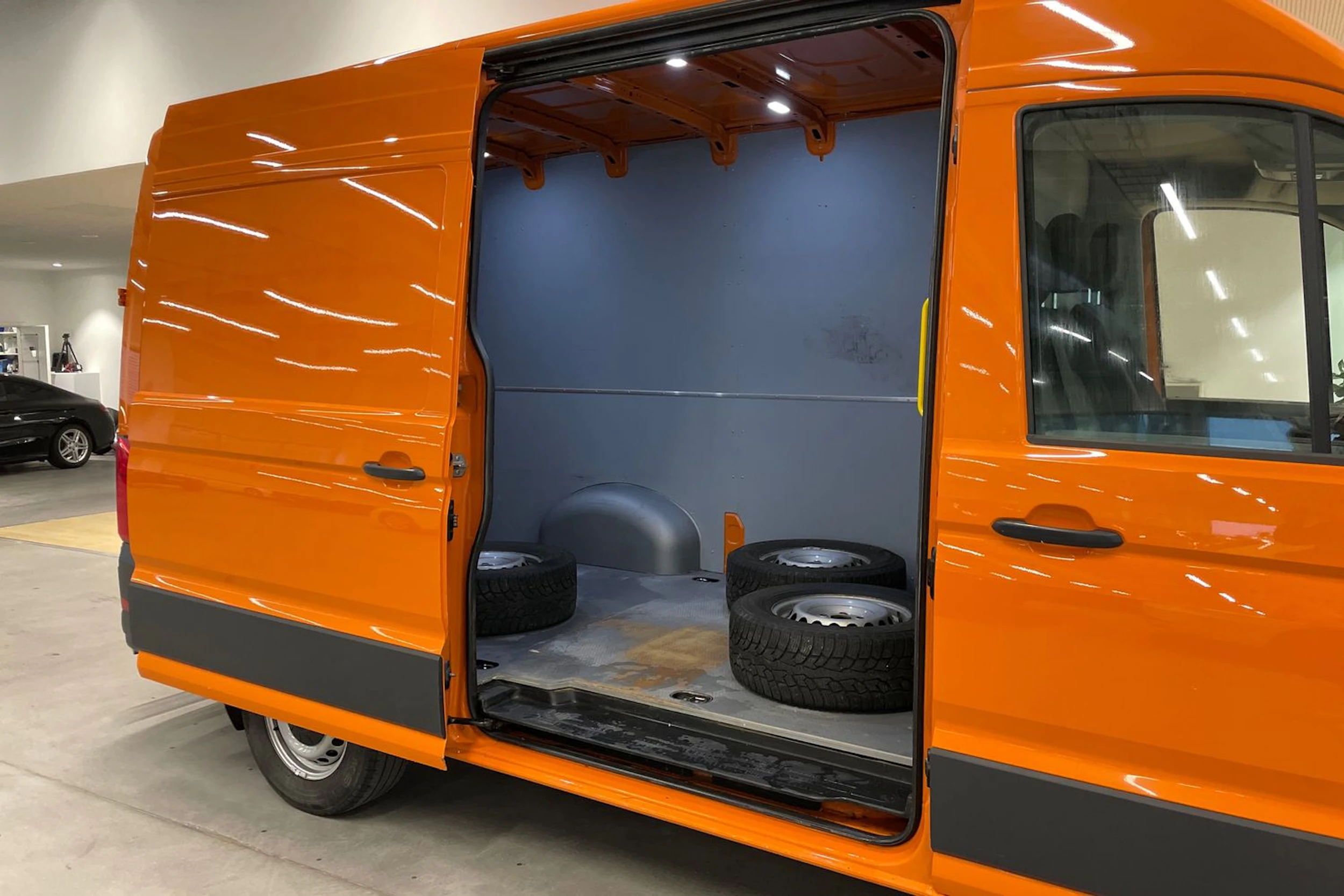oranssi Volkswagen Crafter 2020 kuva 25.