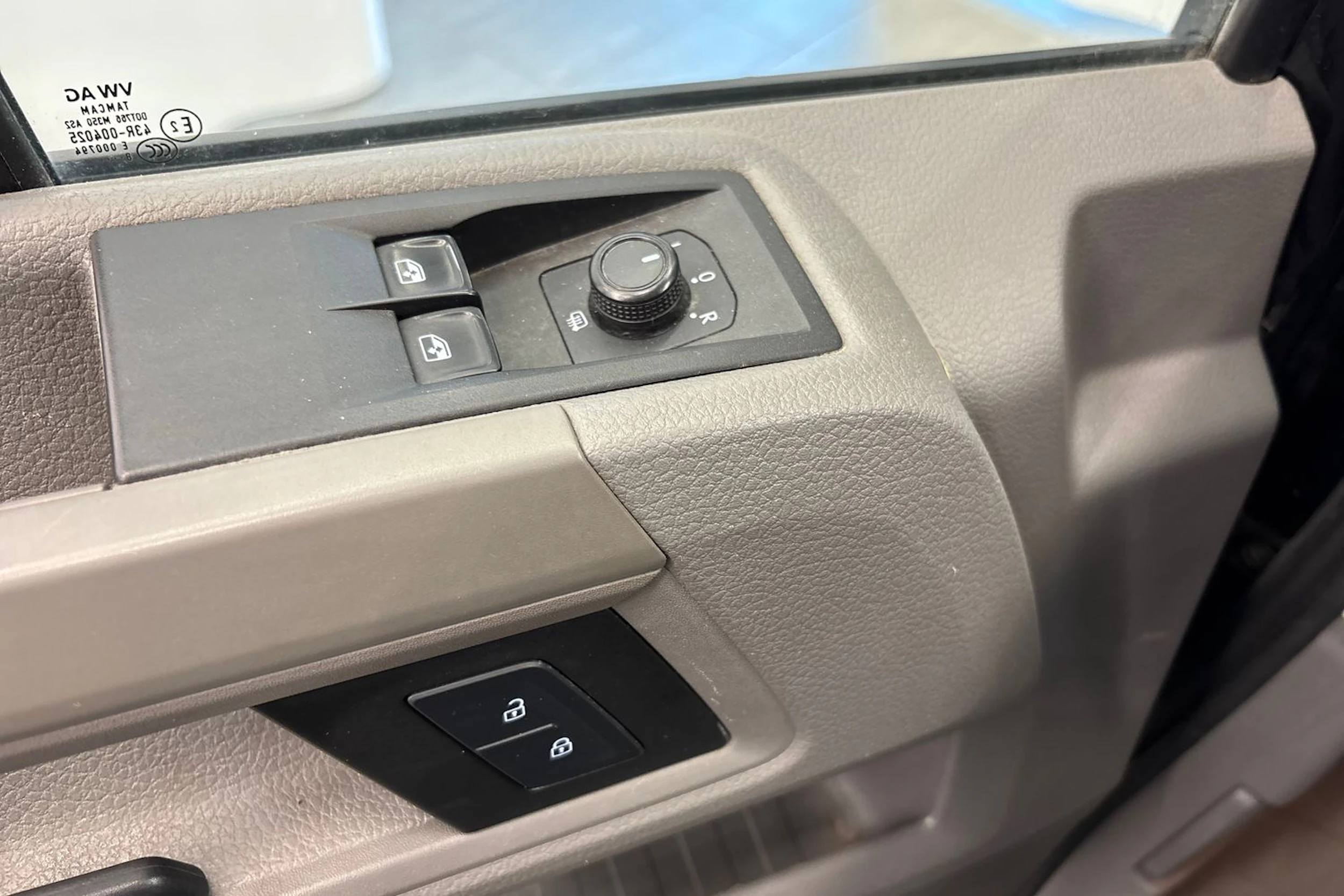 musta Volkswagen Crafter 2020 kuva 11.