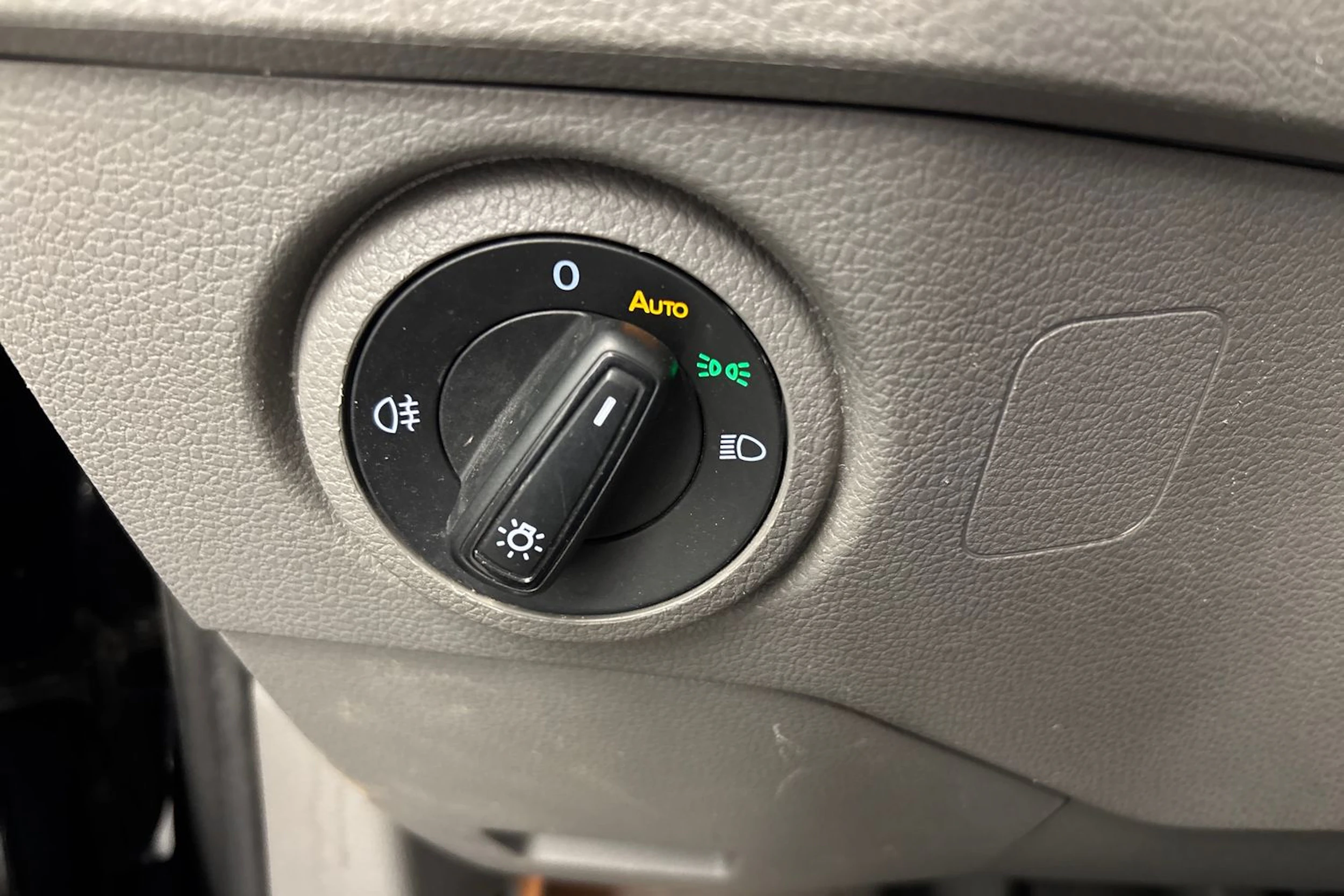 musta Volkswagen Crafter 2020 kuva 12.