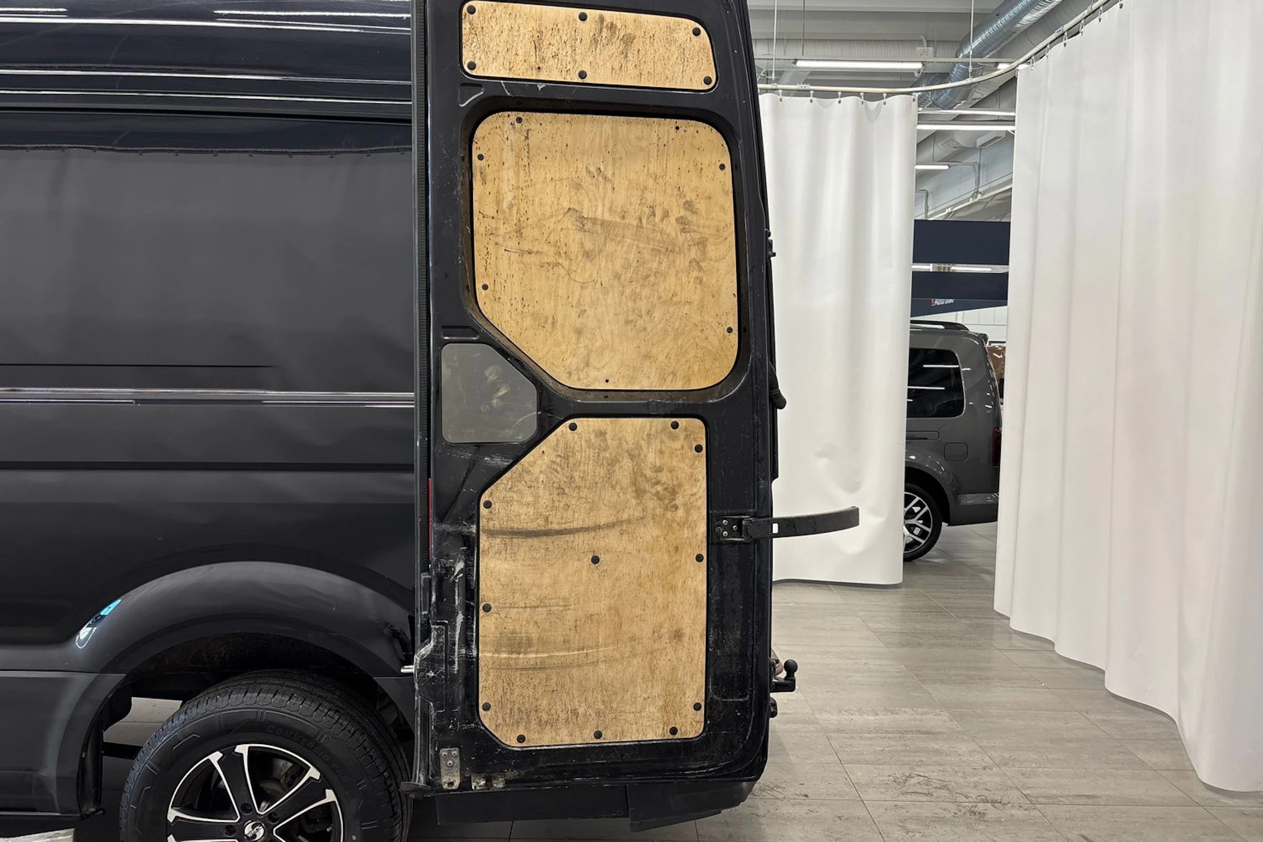 musta Volkswagen Crafter 2020 kuva 20.