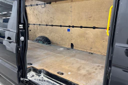 musta Volkswagen Crafter 2020 kuva 22.