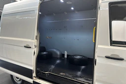 valkoinen Volkswagen Crafter 2020 kuva 13.