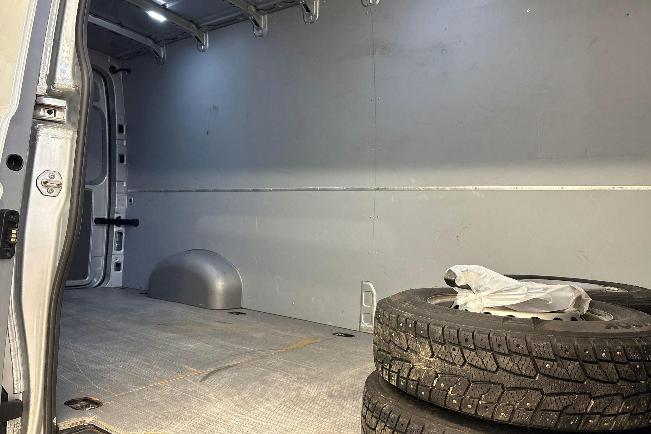 hopea Volkswagen Crafter 2020 kuva 8.