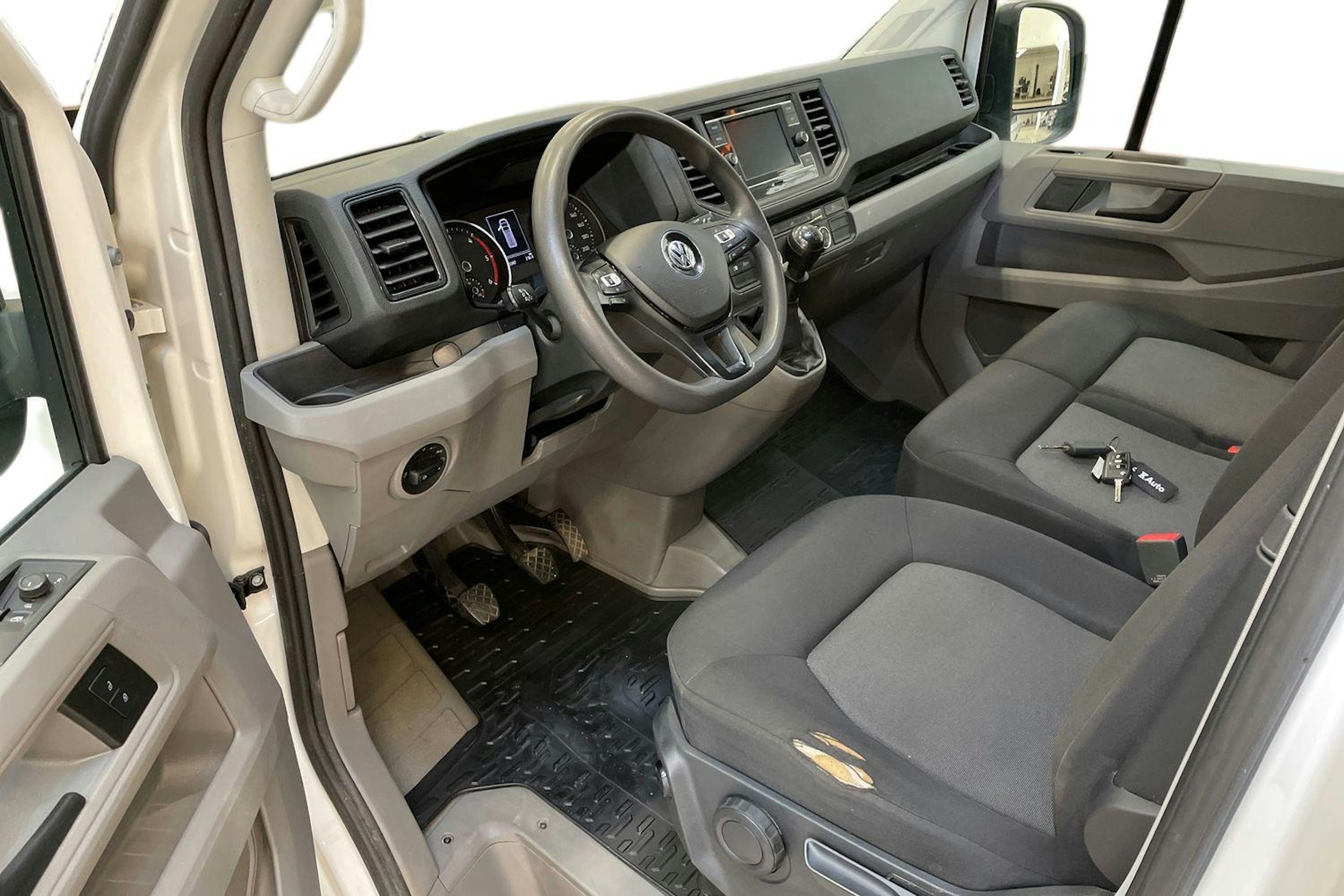 valkoinen Volkswagen Crafter 2021 kuva 8.