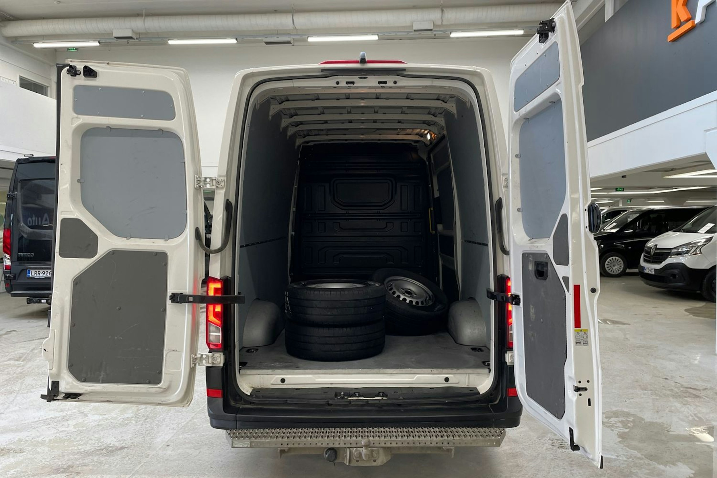 valkoinen Volkswagen Crafter 2021 kuva 19.