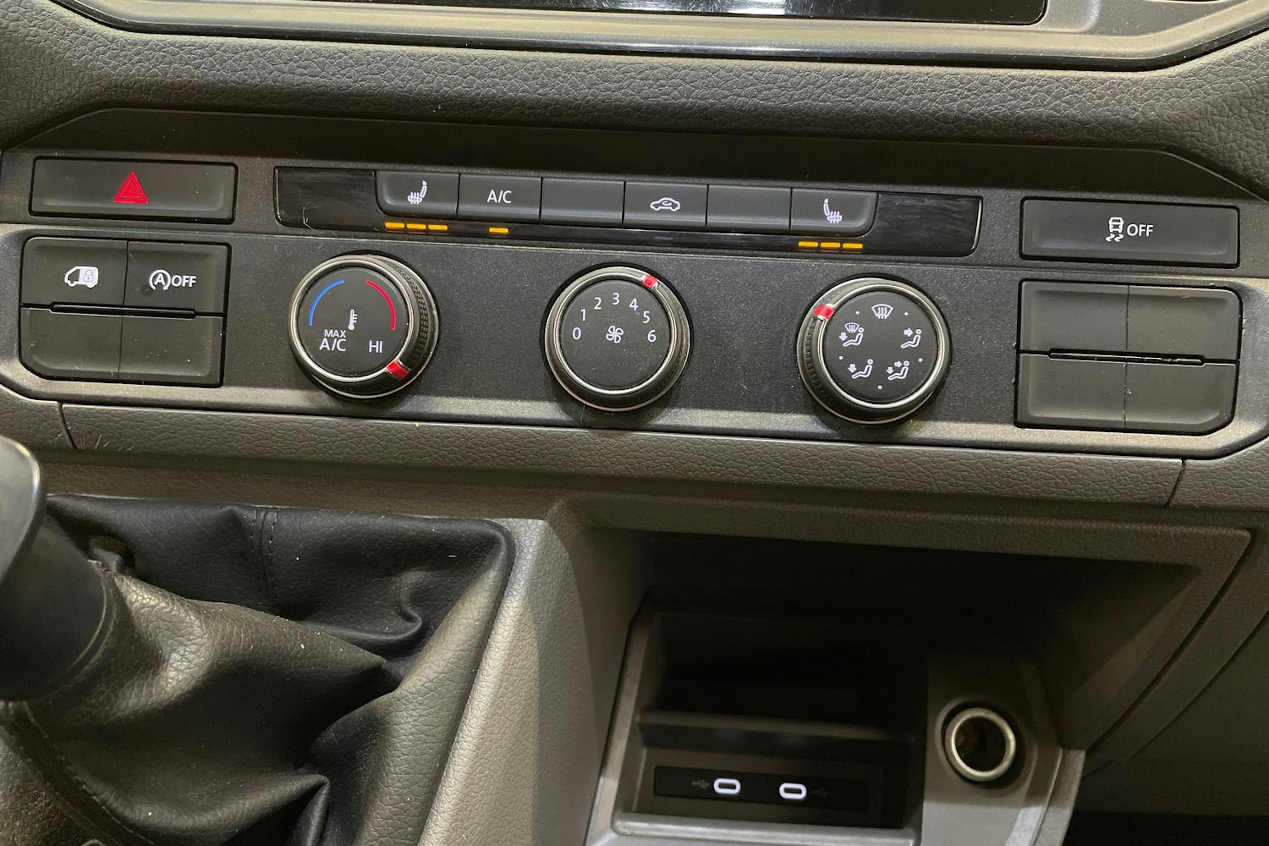 valkoinen Volkswagen Crafter 2021 kuva 28.