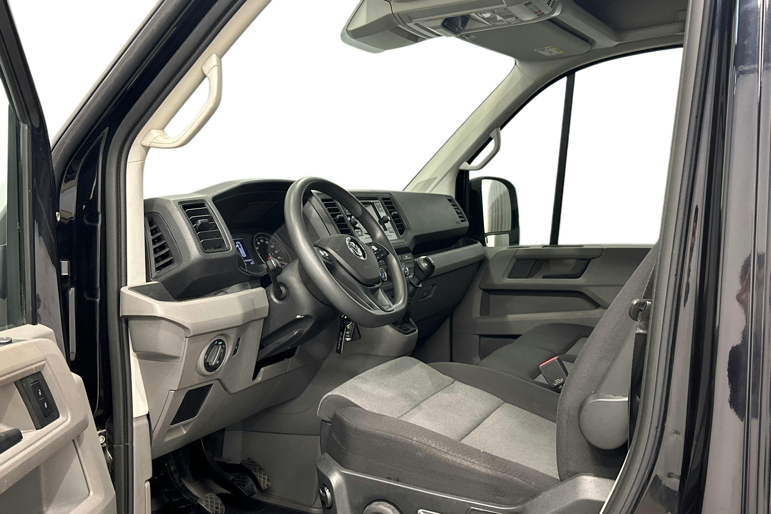 musta Volkswagen Crafter 2021 kuva 7.