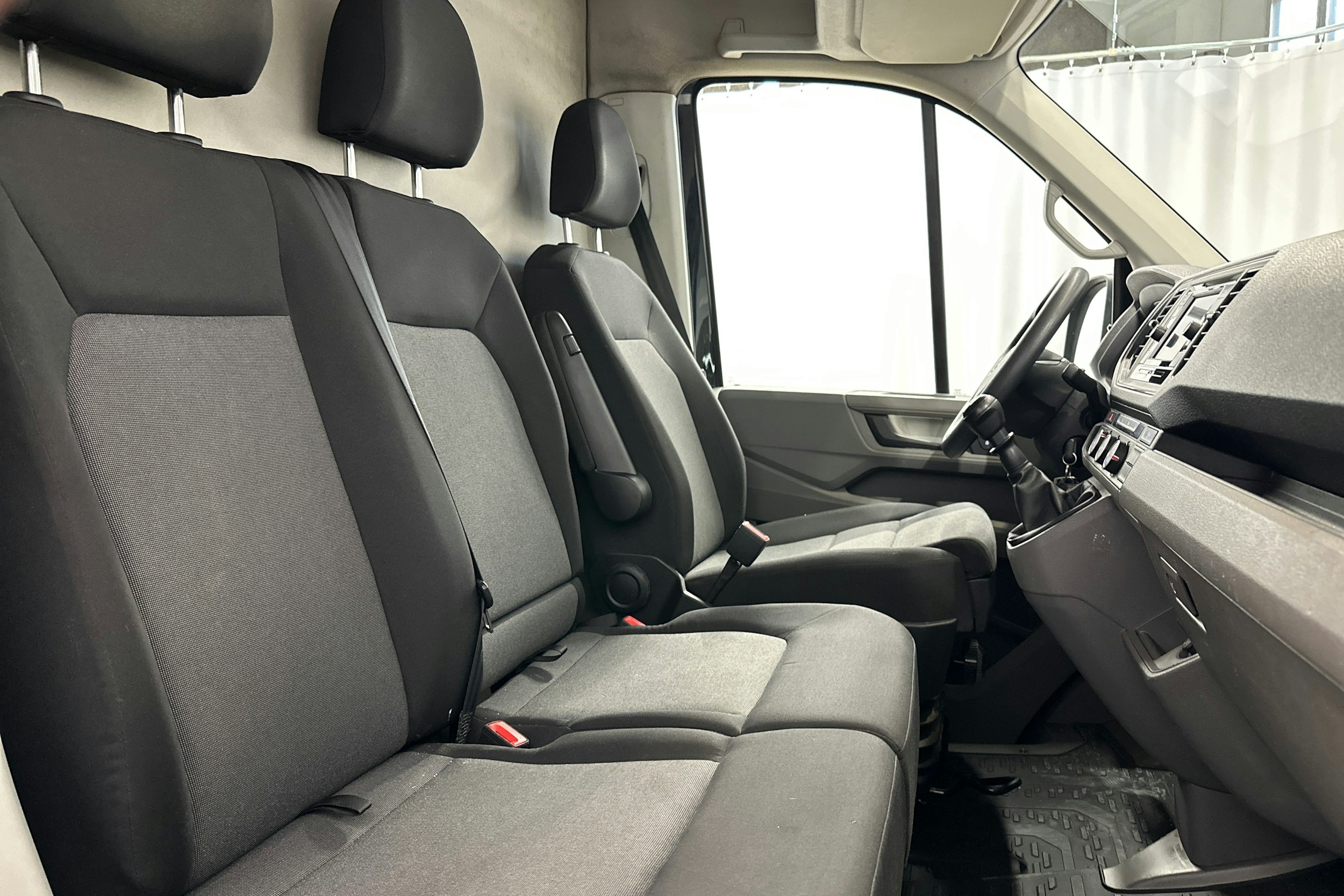 musta Volkswagen Crafter 2021 kuva 10.