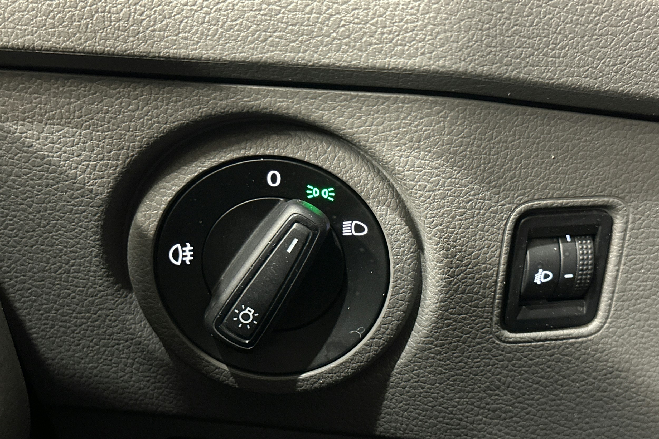 musta Volkswagen Crafter 2021 kuva 15.