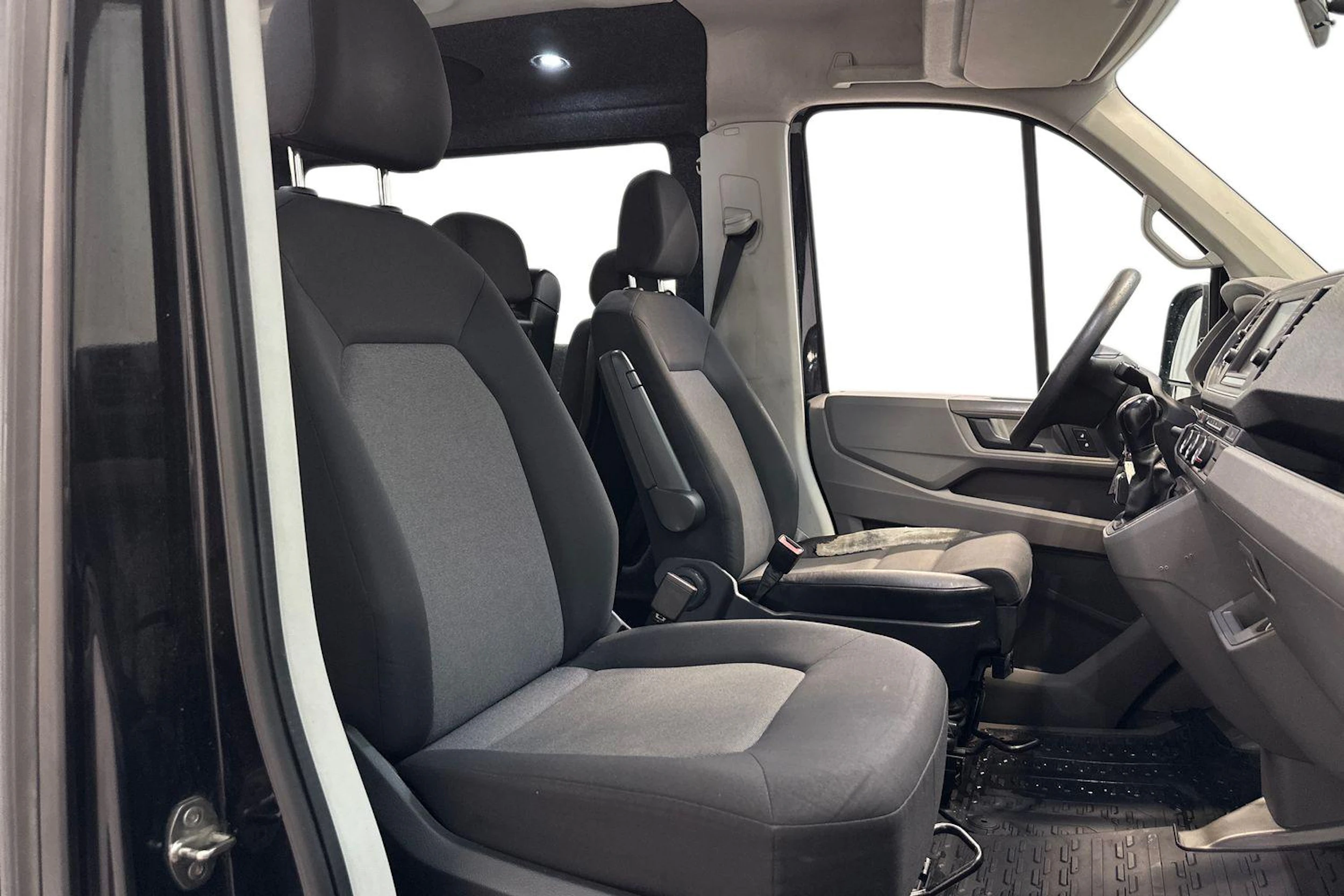 Musta Volkswagen CRAFTER 2021 kuva 9.